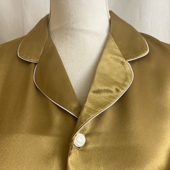 Custom made silk pajama 
Size small - Picture 2 of 6